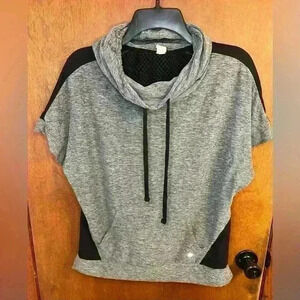 Bally Women’s athletic pullover size medium